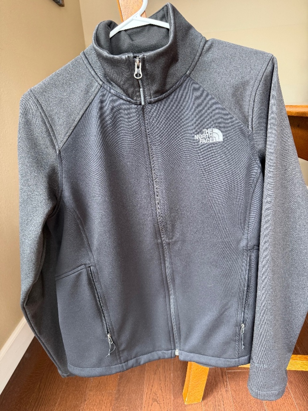 Women’s the north face wind wall jacket